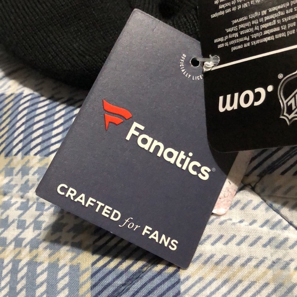 Chicago Blackhawks Beanie - Picture 8 of 11